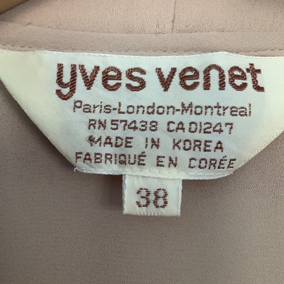 VINTAGE YVES VENET PLEATED BLOUSE IN BEIGE / LACE SCALLOP COLLAR / MED - LARGE - Picture 11 of 12